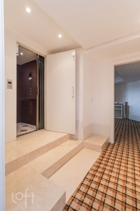 Image 37 - 223923